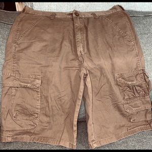 Men’s brown Wrangler cargo shorts size 32